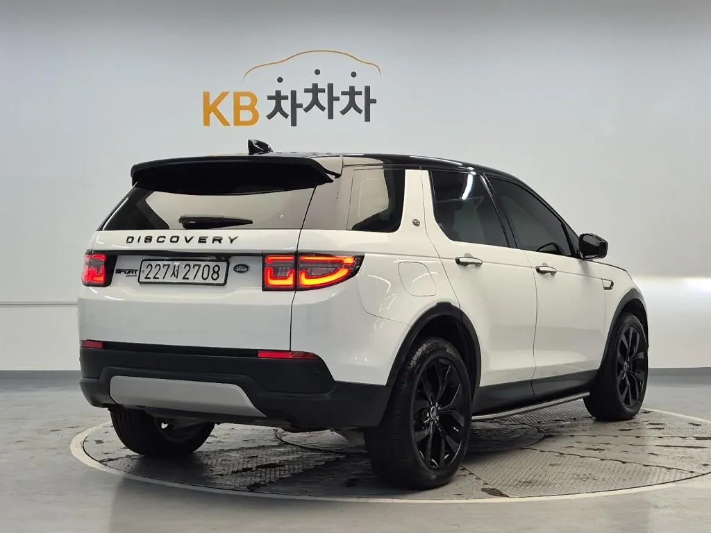 Land Rover Discovery Sport 2021 photo 3