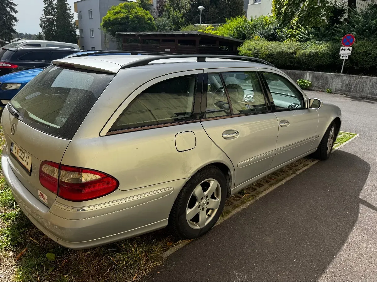 Mercedes-Benz E-Class 2003 photo 3