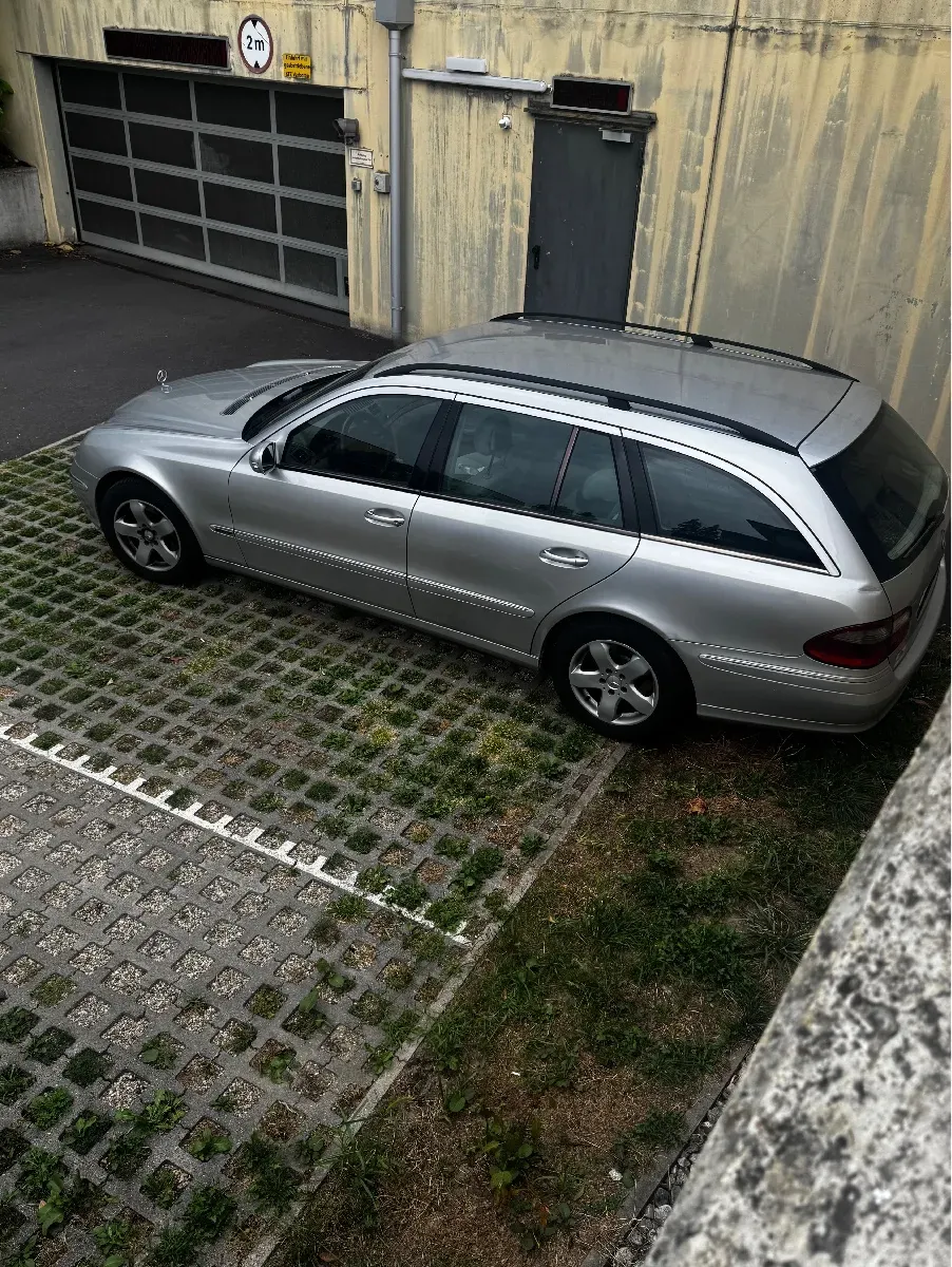 Mercedes-Benz E-Class 2003 photo 2