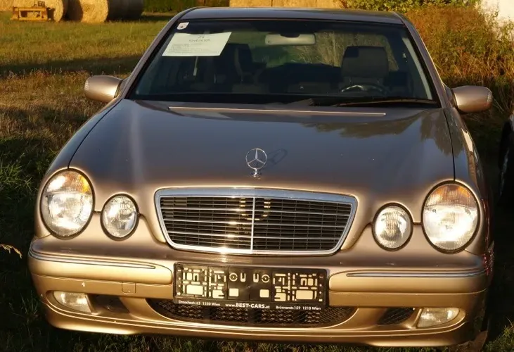Mercedes-Benz E-Class 2001 photo 2