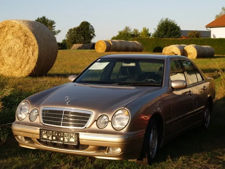 Mercedes-Benz E-Class 2001 photo 3