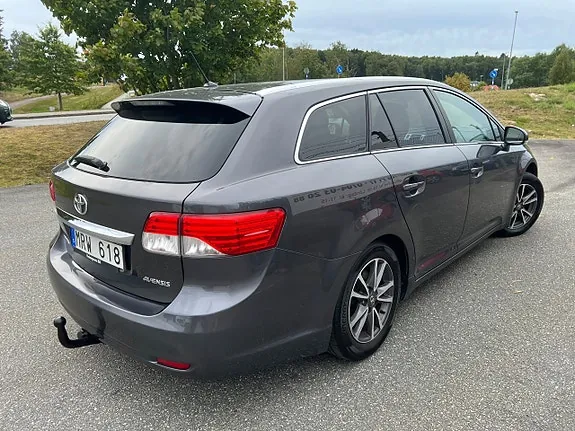 Toyota Avensis 2013 photo 3