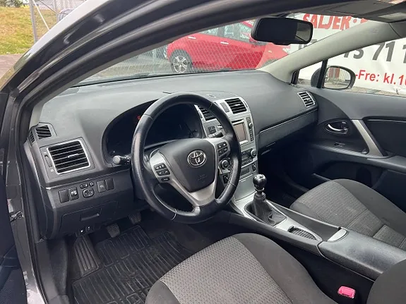 Toyota Avensis 2013 photo 5