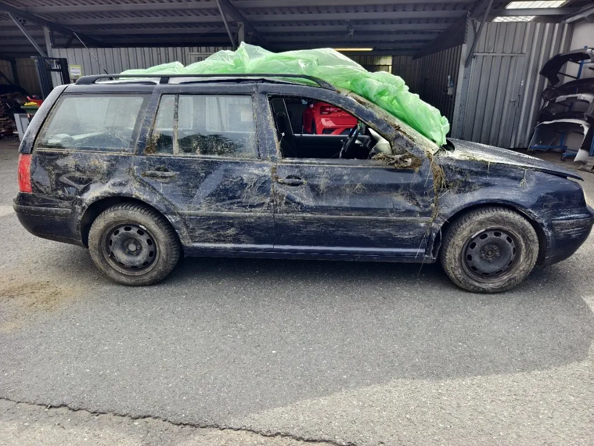 Volkswagen Golf 2001 photo 2