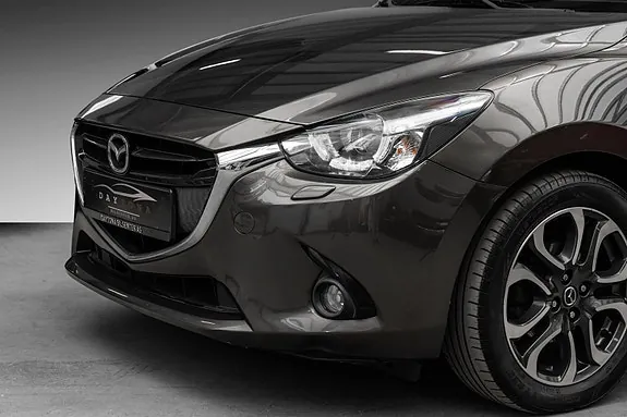Mazda 2 2015 photo 3