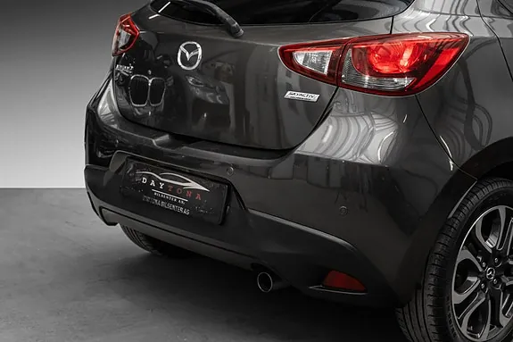 Mazda 2 2015 photo 4