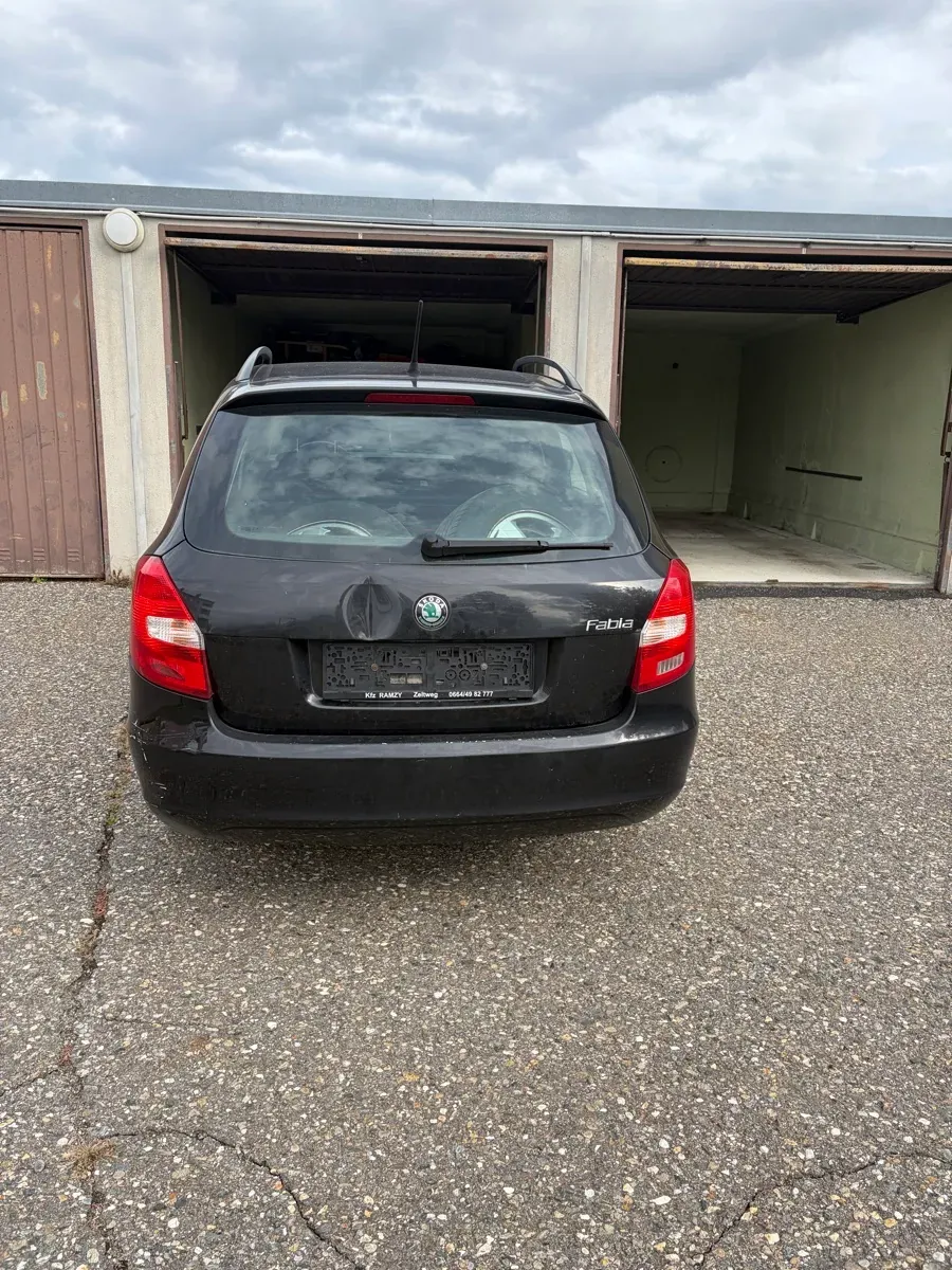 Skoda Fabia 2013 photo 3