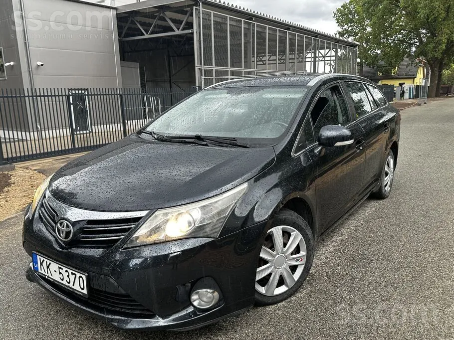 Toyota Avensis 2013 photo 2
