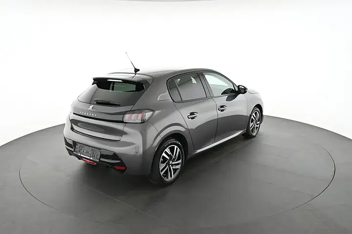 Peugeot 208 2024 photo 2