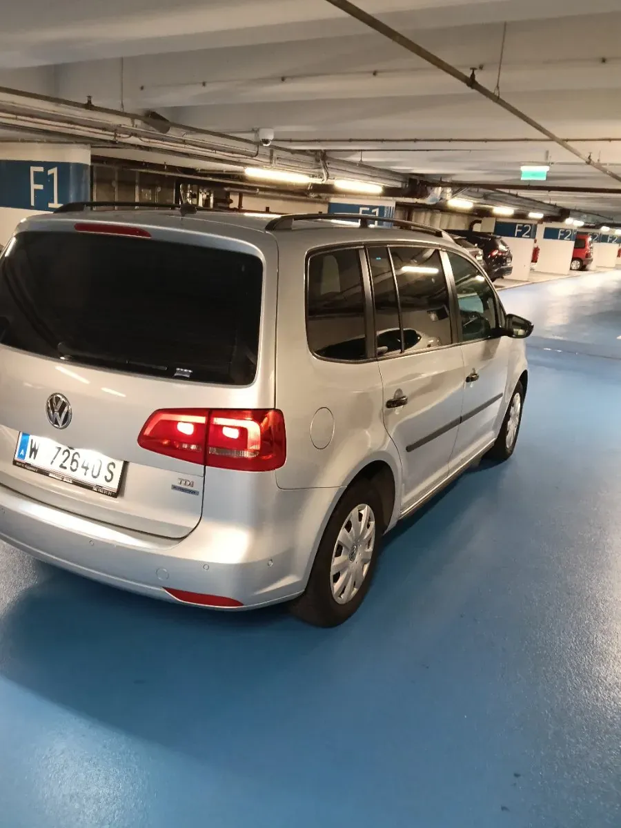 Volkswagen Touran 2011 photo 2