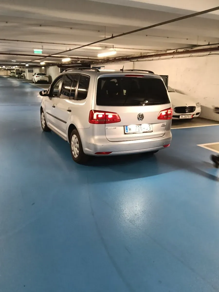 Volkswagen Touran 2011 photo 3