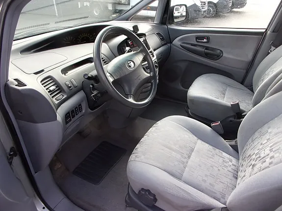 Toyota Previa 2001 photo 4
