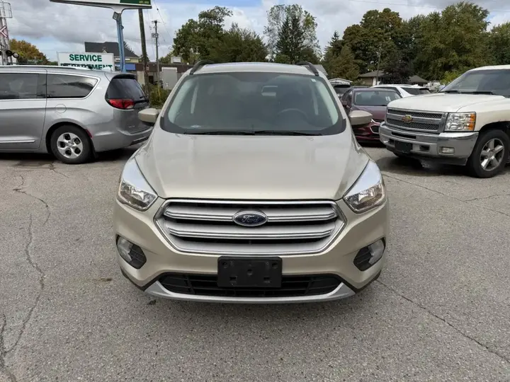 Ford Escape 2019 photo 2