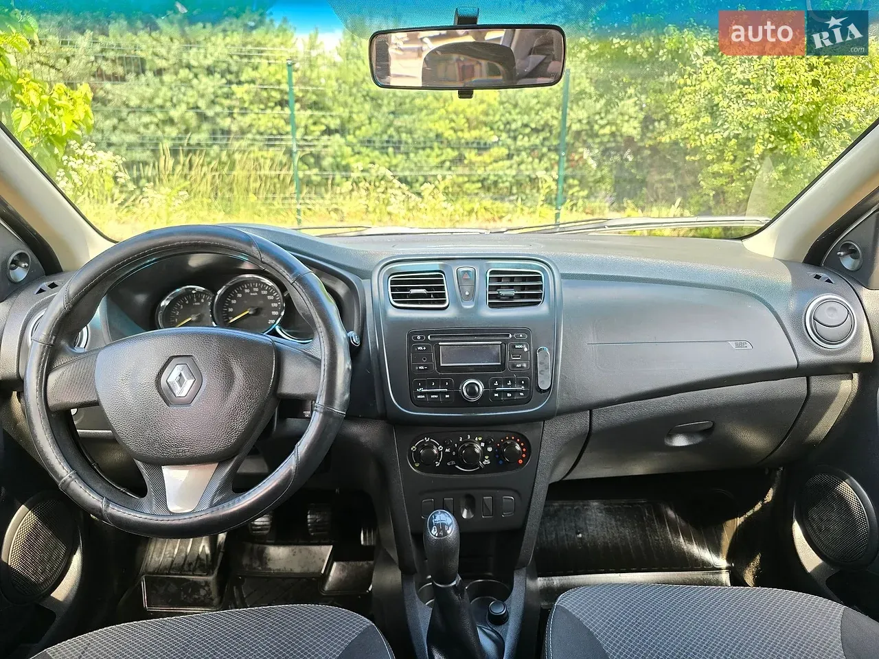 Renault Logan 2013 photo 2