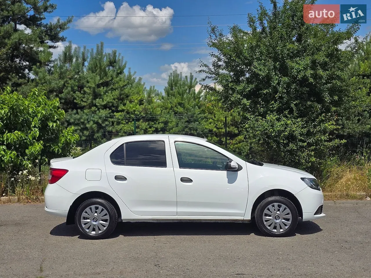 Renault Logan 2013 photo 5
