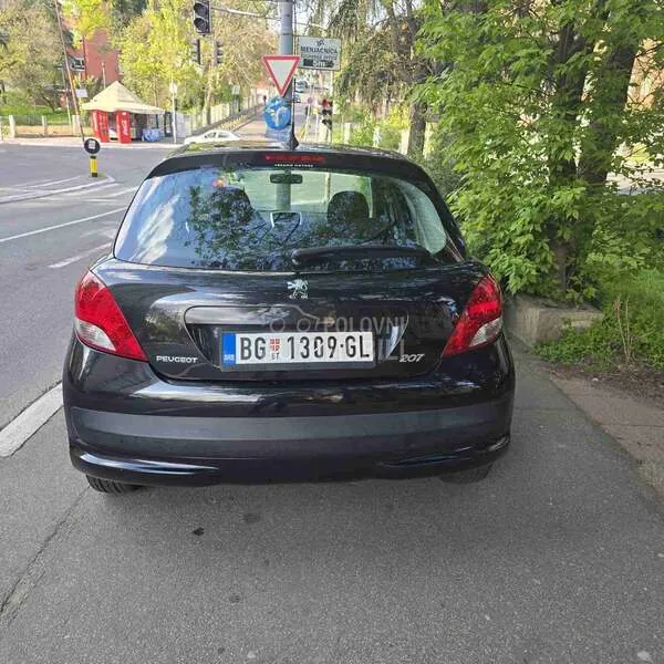 Peugeot 207 2011 photo 3