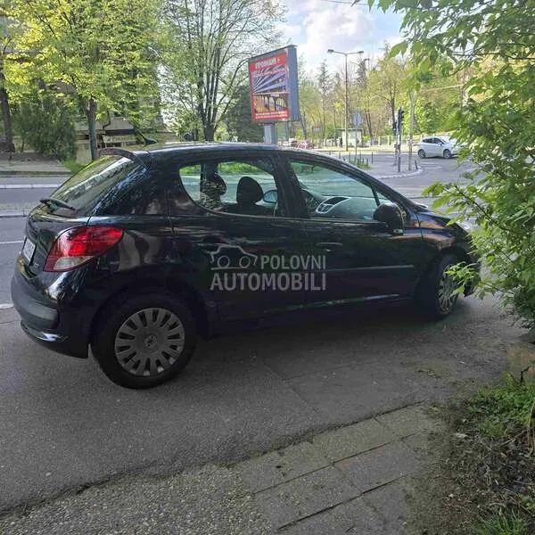 Peugeot 207 2011 photo 4