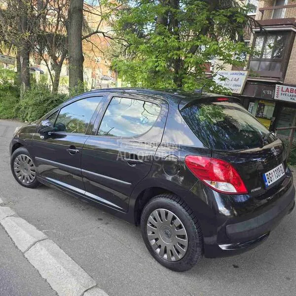 Peugeot 207 2011 photo 2