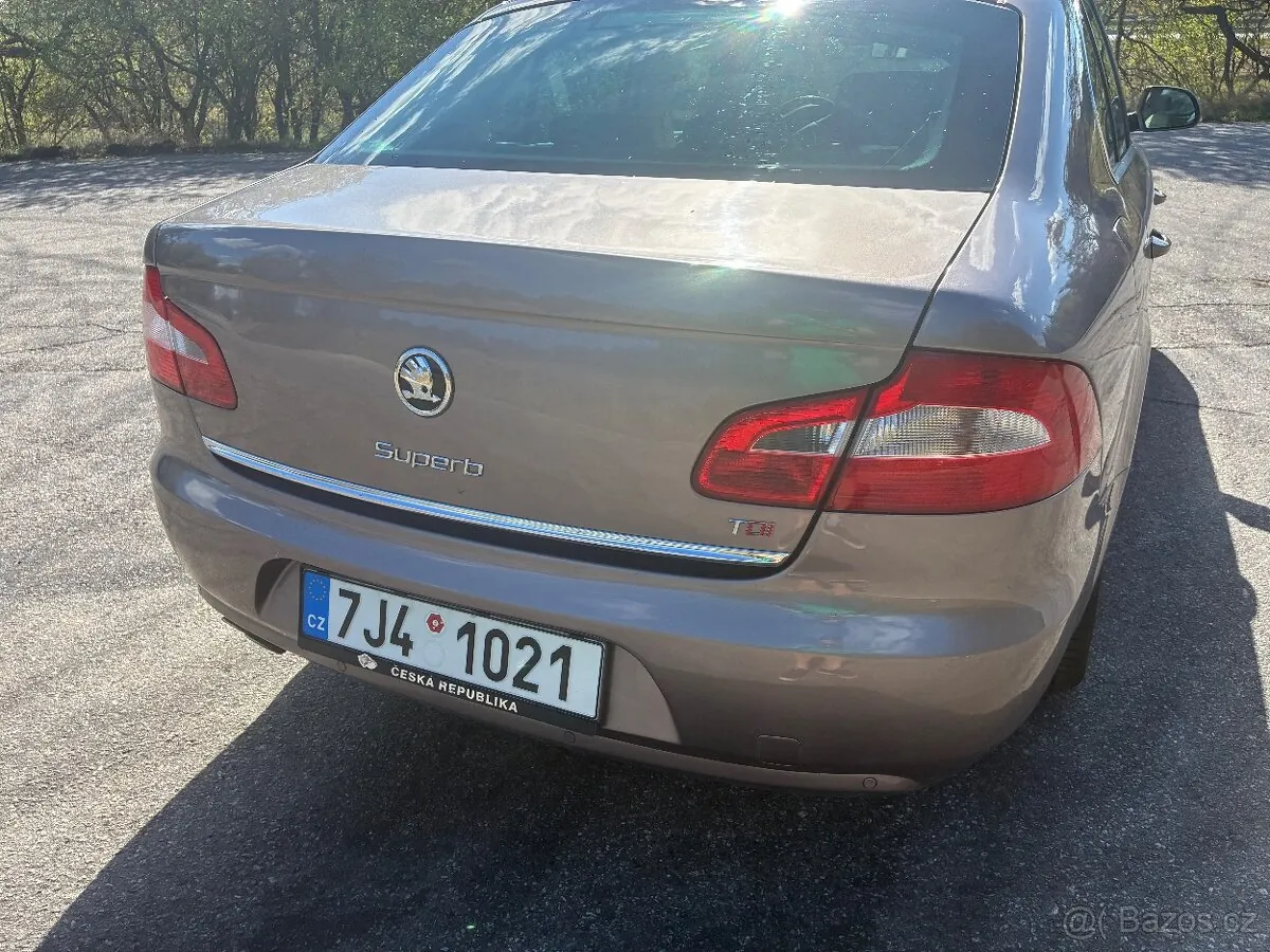 Skoda Superb 2011 photo 4