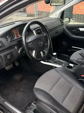 Mercedes-Benz B170