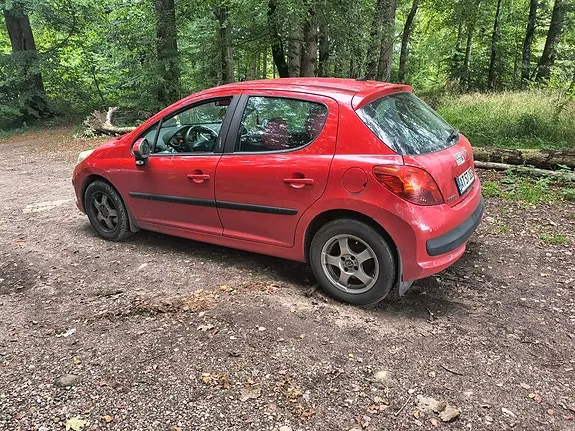 Peugeot 207 2009 photo 2