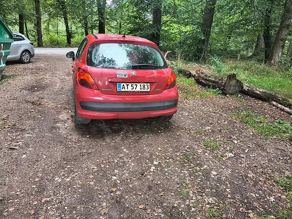 Peugeot 207 2009 photo 3