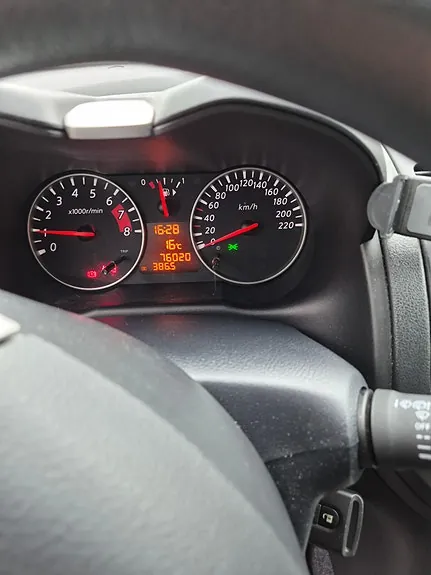 Nissan Note 2011 photo 3
