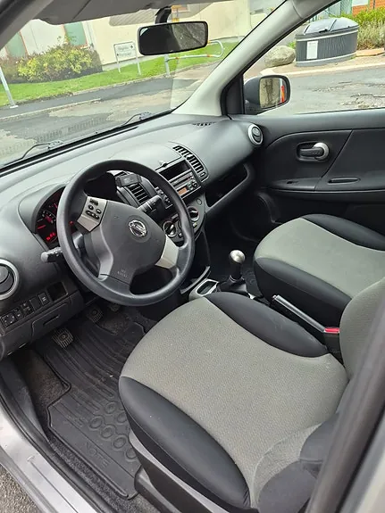 Nissan Note 2011 photo 2
