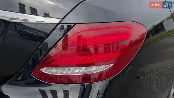 Mercedes-Benz E-Class 2019 photo 5