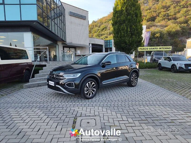 Volkswagen T-Roc 2023 photo 2