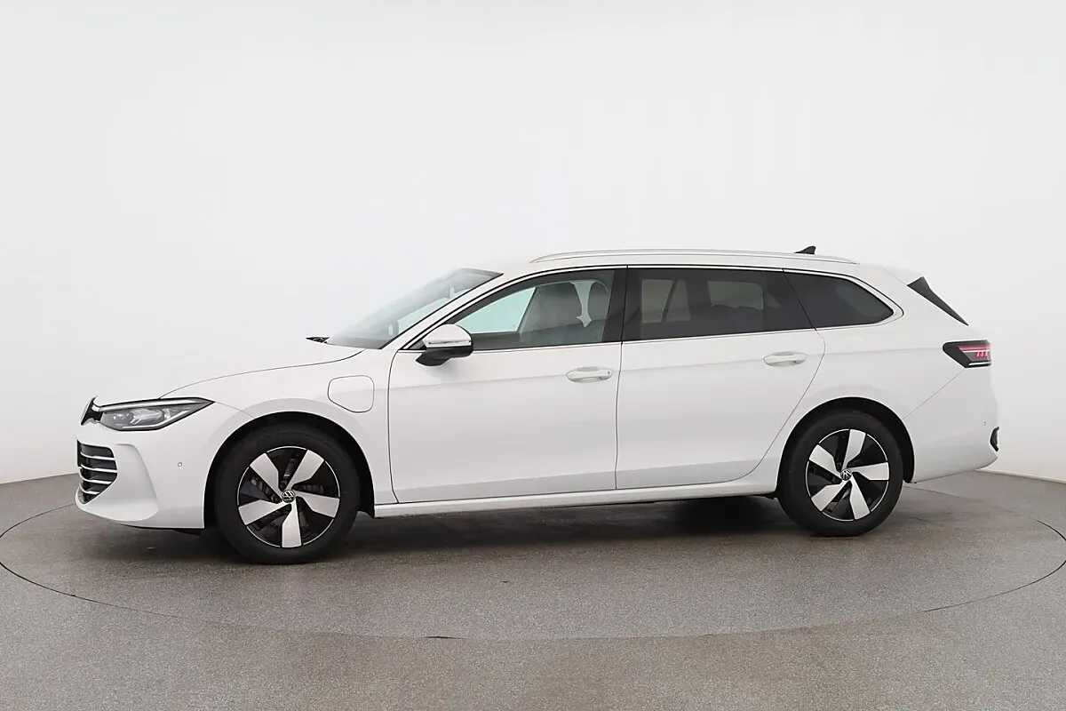 Volkswagen Passat 2026 photo 2