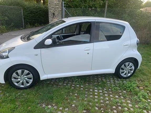 Toyota Aygo 2012 photo 4
