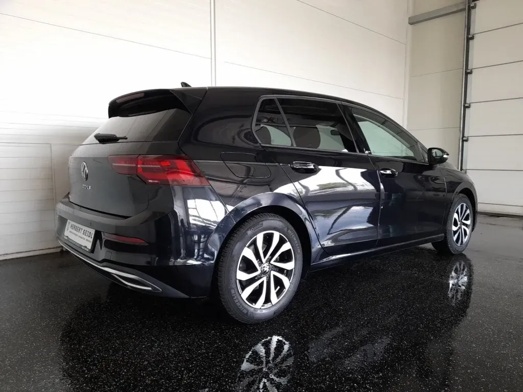 Volkswagen Golf 2022 photo 2