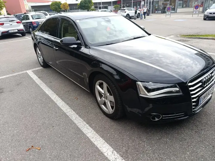 Audi A8 2011 photo 2
