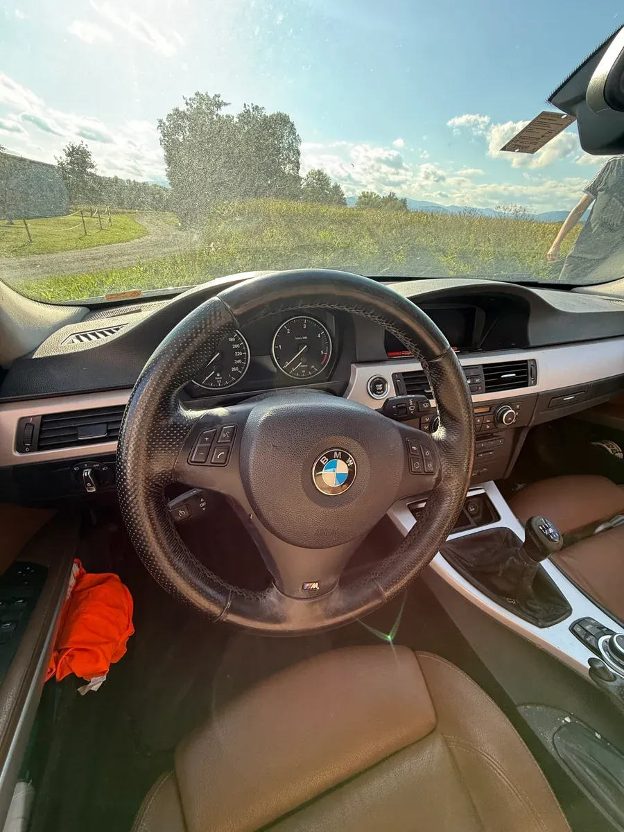BMW 3 Series 2009 photo 3