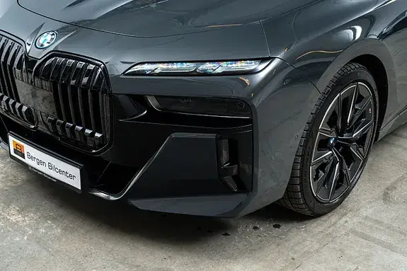 BMW I7 2023 photo 2