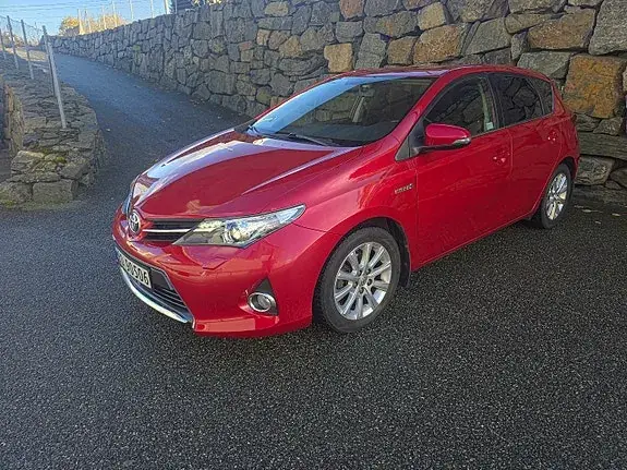 Toyota Auris 2015 photo 2