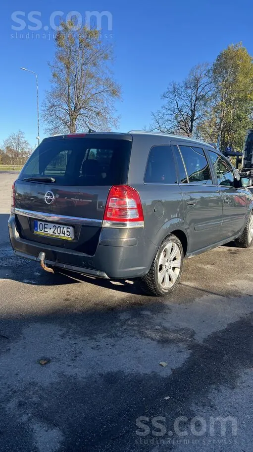 Opel Zafira 2013 photo 2