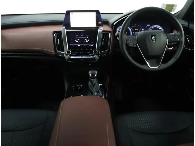 Toyota Crown Hybrid 2019 photo 3