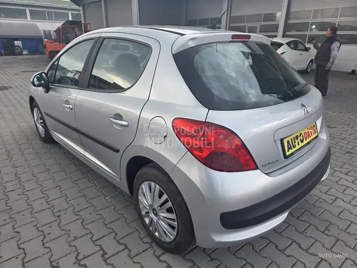 Peugeot 207 2007 photo 4