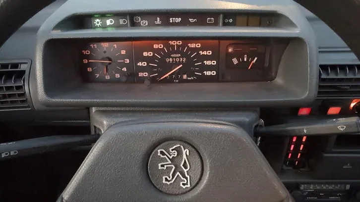 Peugeot 205 1987 photo 3