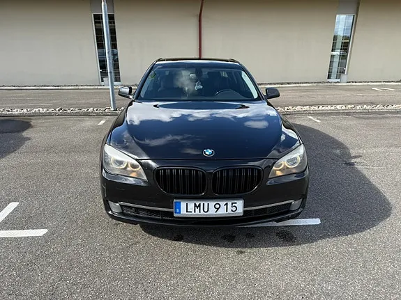 BMW 730D 2010 photo 2