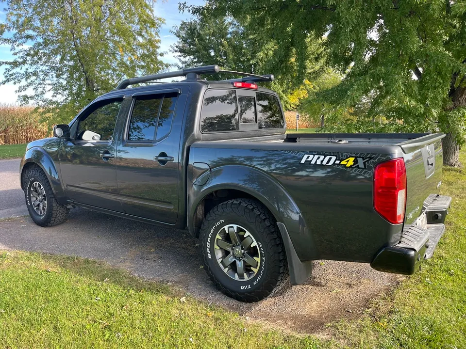 Nissan Frontier 2014 photo 2