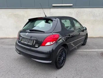 Peugeot 207 2011 photo 3