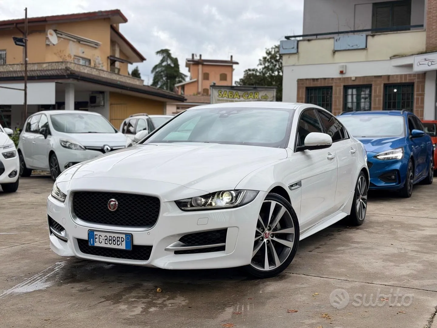 Jaguar Xe 2016 photo 4