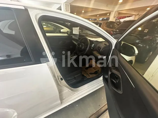 Toyota Yaris 2024 photo 4