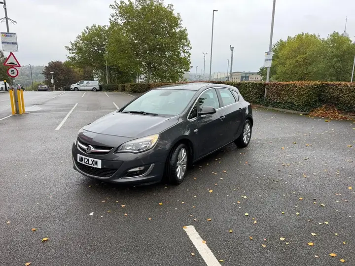 Vauxhall Astra 2012 photo 3