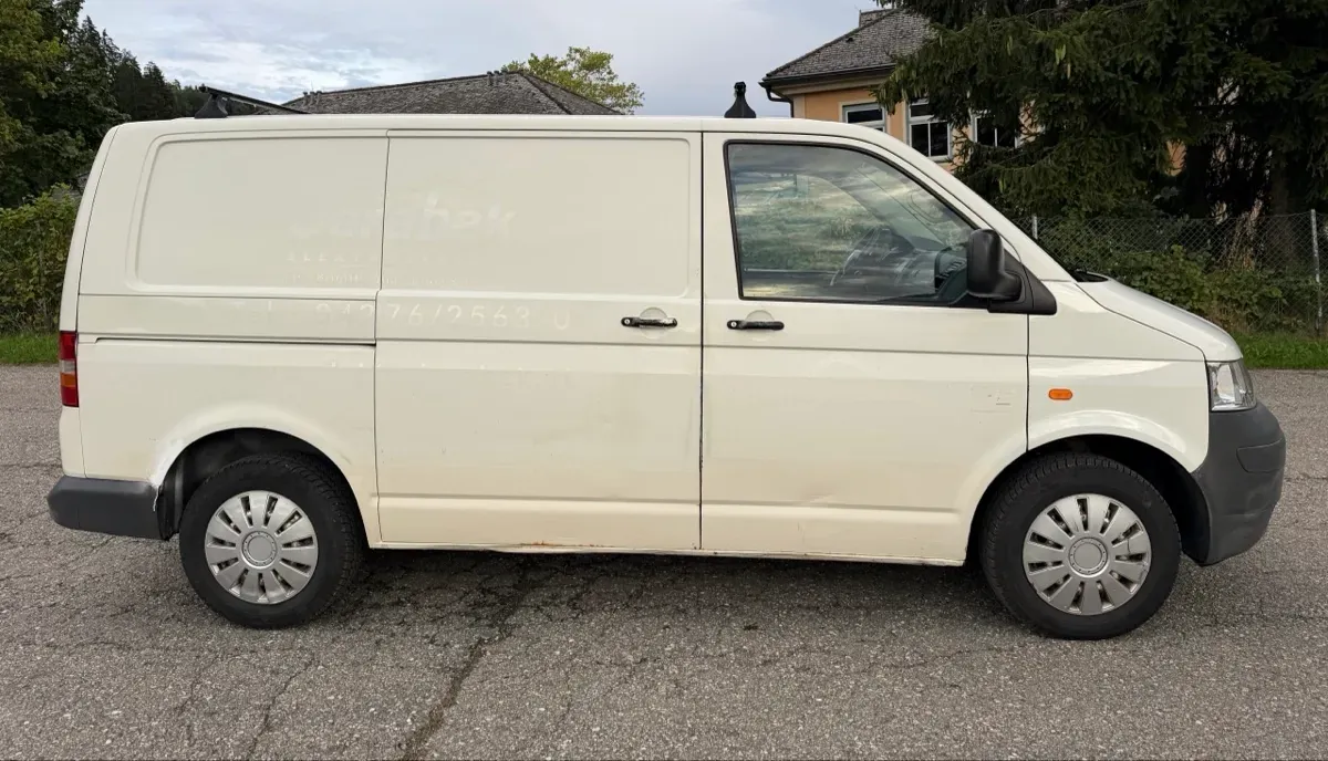 Volkswagen T5 2004 photo 2