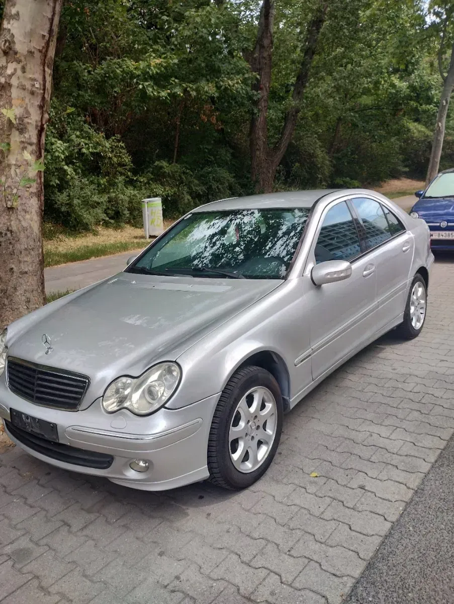 Mercedes-Benz C-Class 2003 photo 2