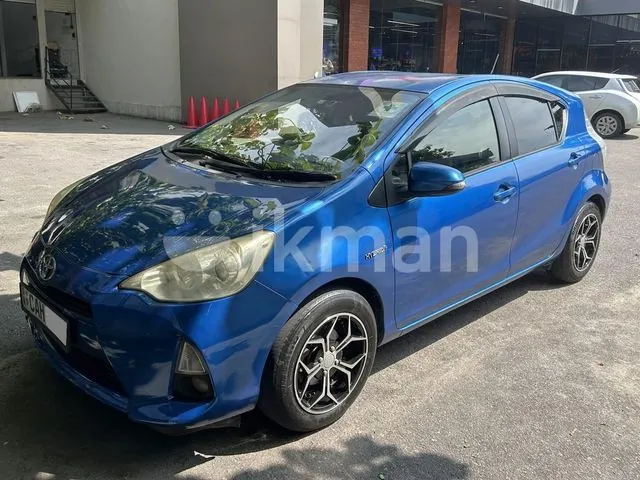 Toyota Aqua 2013 photo 2